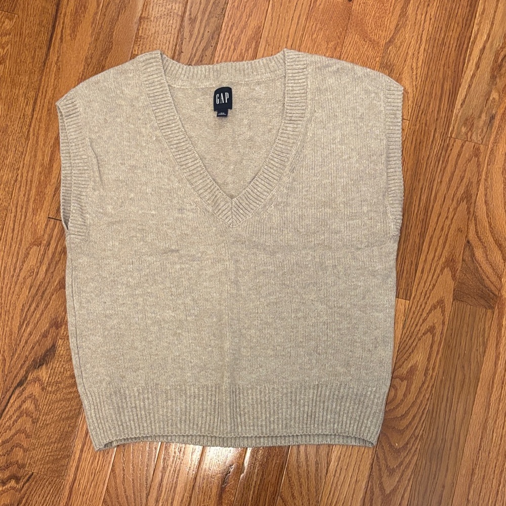 GAP Light Tan V-Neck Knit Vest